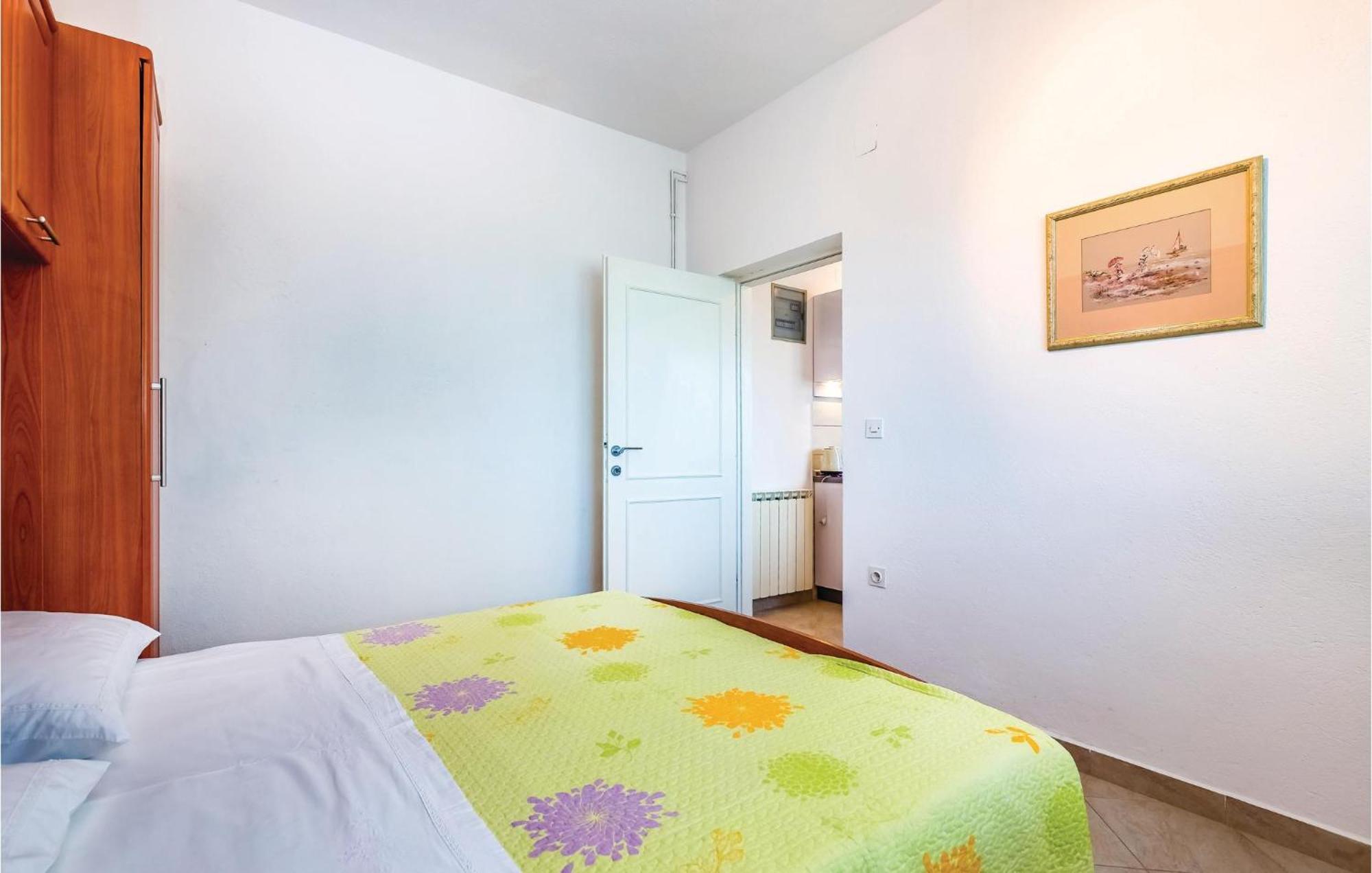 Awesome apartment in Supetarska Draga with 1 Bedrooms&WiFi Exteriör bild