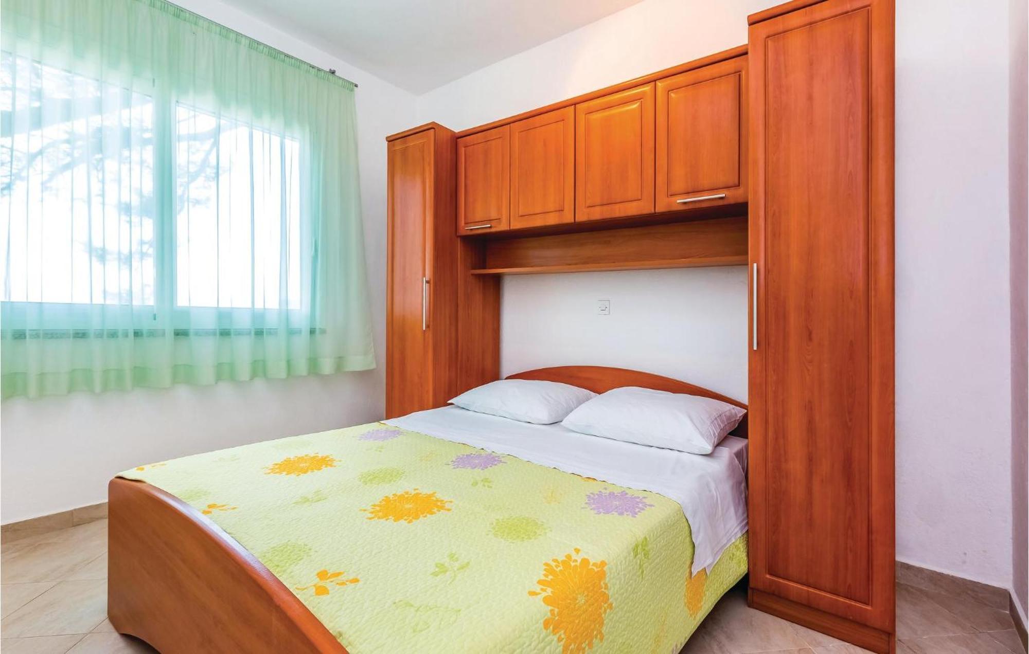 Awesome apartment in Supetarska Draga with 1 Bedrooms&WiFi Exteriör bild