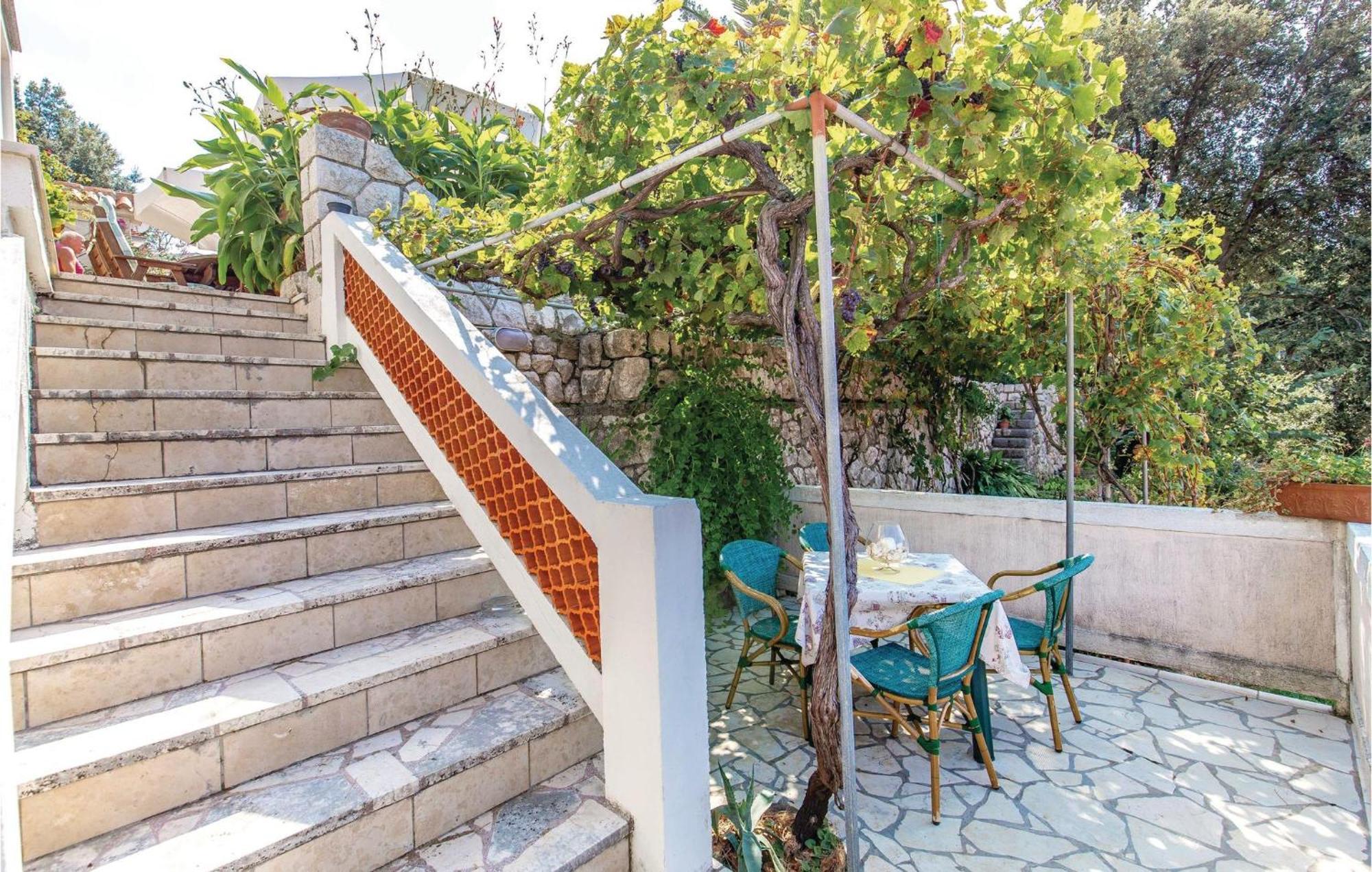 Awesome apartment in Supetarska Draga with 1 Bedrooms&WiFi Exteriör bild
