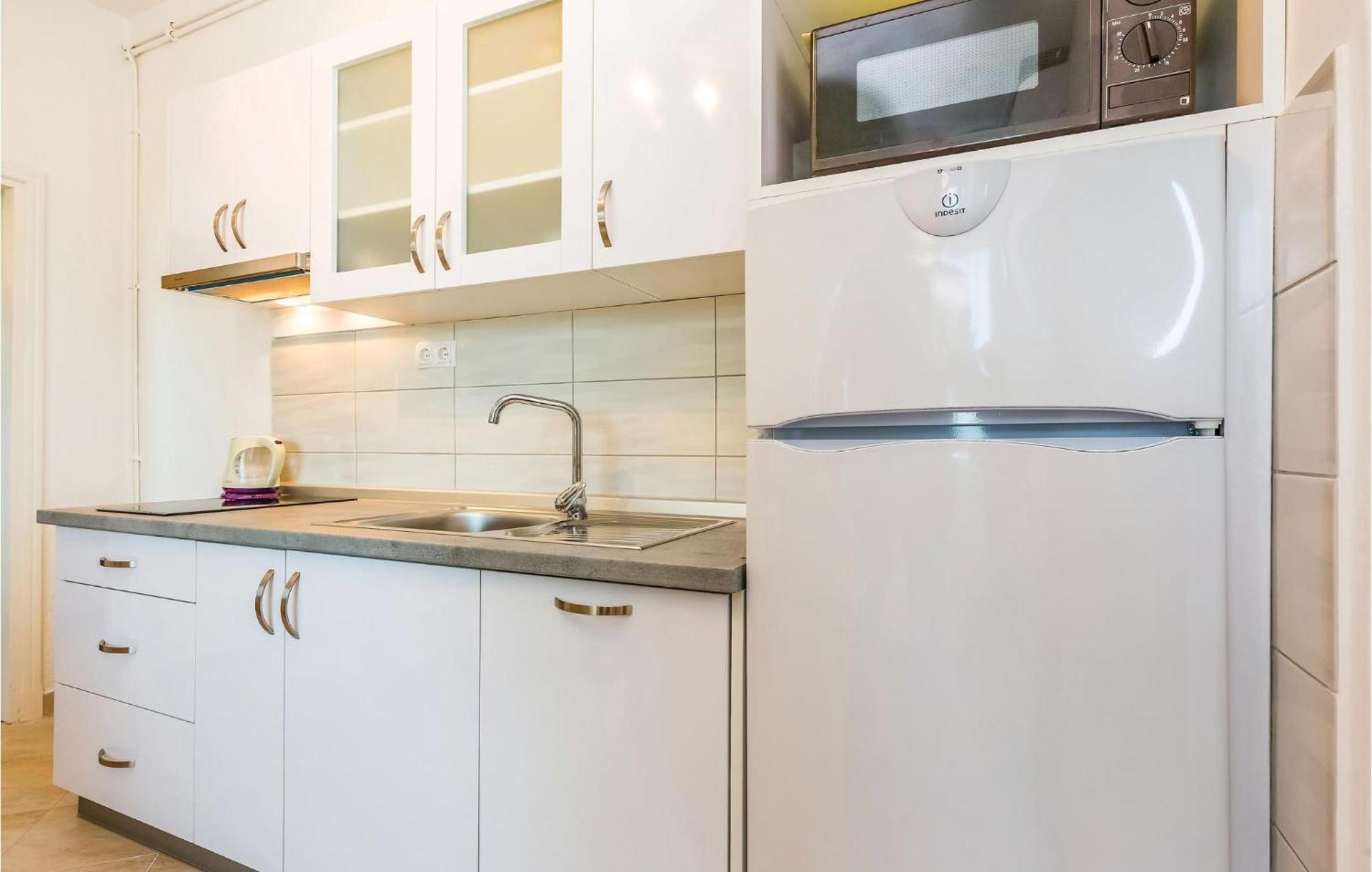 Awesome apartment in Supetarska Draga with 1 Bedrooms&WiFi Exteriör bild